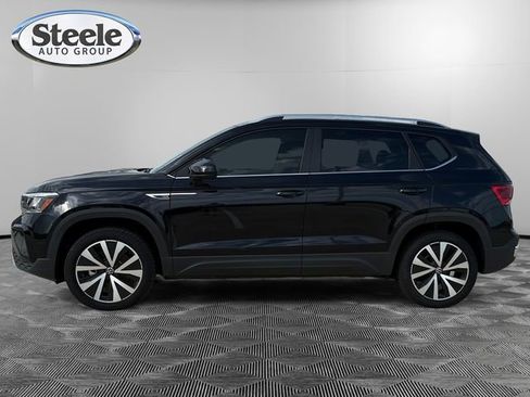 New 2024 Volkswagen Taos SE image 2