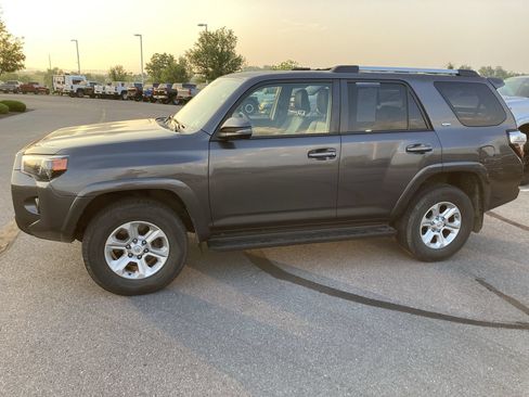 Used 2019 Toyota 4Runner SR5 Premium AWD/4WD image 4