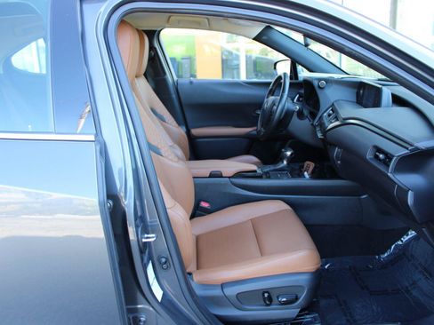 Used 2022 Lexus UX 250h w/ Accessory Package (Z2) AWD/4WD image 39