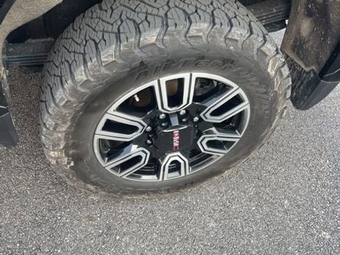 Used 2022 GMC Sierra 2500 AT4 w/ AT4 Premium Plus Package image 14