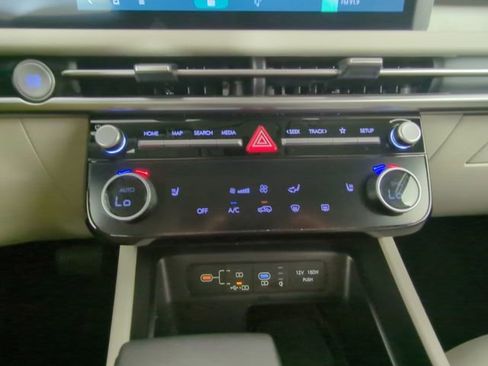 Used 2025 Hyundai Tucson SEL AWD/4WD image 24