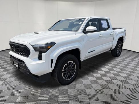 Used 2024 Toyota Tacoma TRD Sport w/ TRD Sport Upgrade Package AWD/4WD image 4