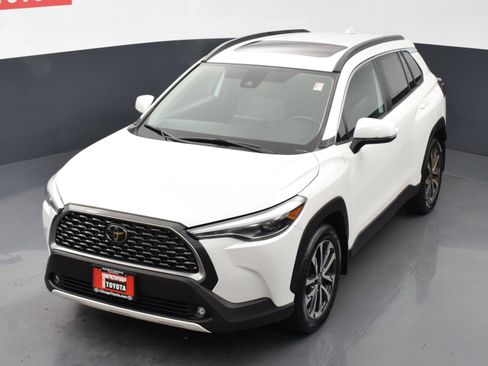Used 2022 Toyota Corolla Cross XLE w/ Convenience Package AWD/4WD image 27