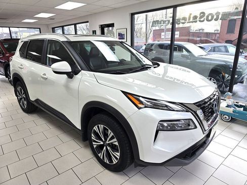 Used 2023 Nissan Rogue SV w/ SV Premium B Package AWD/4WD image 3