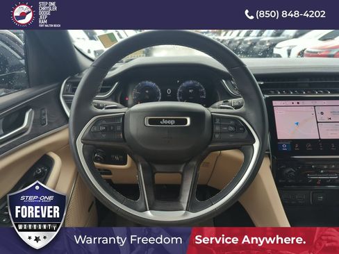 Used 2023 Jeep Grand Cherokee Limited w/ Luxury Tech Group II AWD/4WD image 16