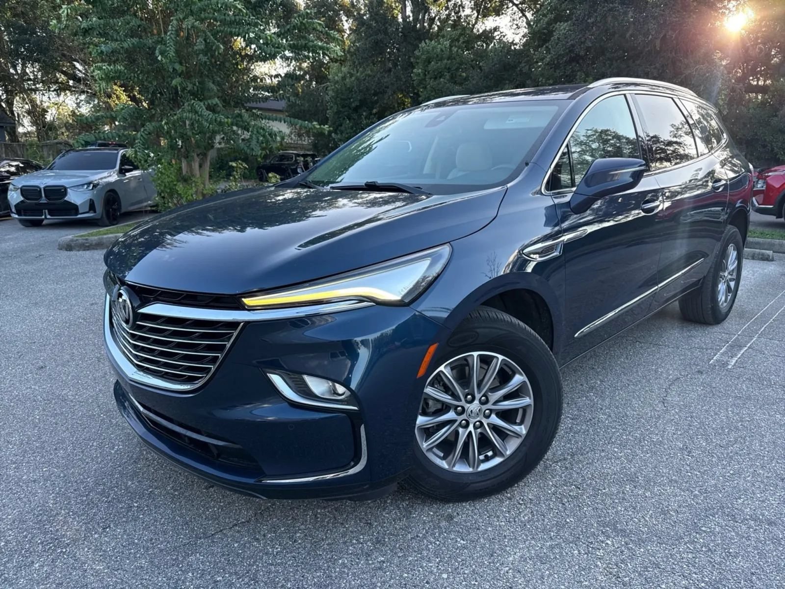 Used 2023 Buick Enclave Essence FWD image 2