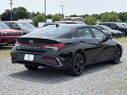 New 2026 Hyundai Elantra SEL Sport FWD image 13