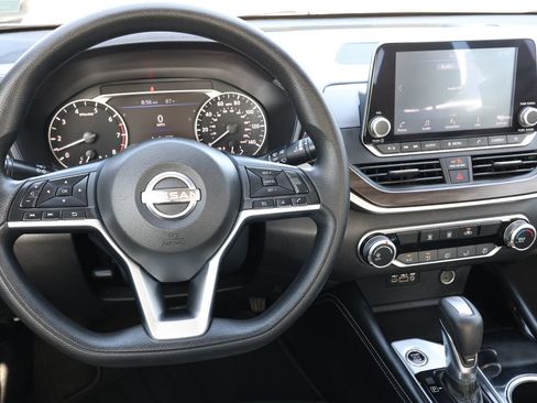 Used 2023 Nissan Altima 2.5 SV FWD image 14