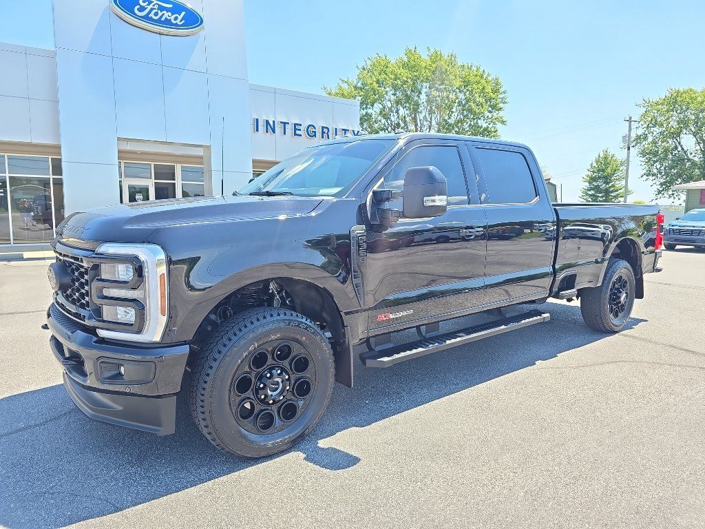 Used 2025 Ford F350 Lariat w/ Lariat Ultimate Package AWD/4WD image 2