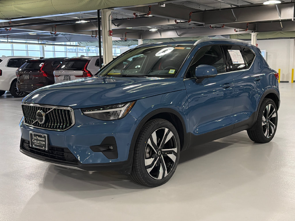Certified 2024 Volvo XC40 B5 Plus w/ Protection Package Premier AWD/4WD image 3
