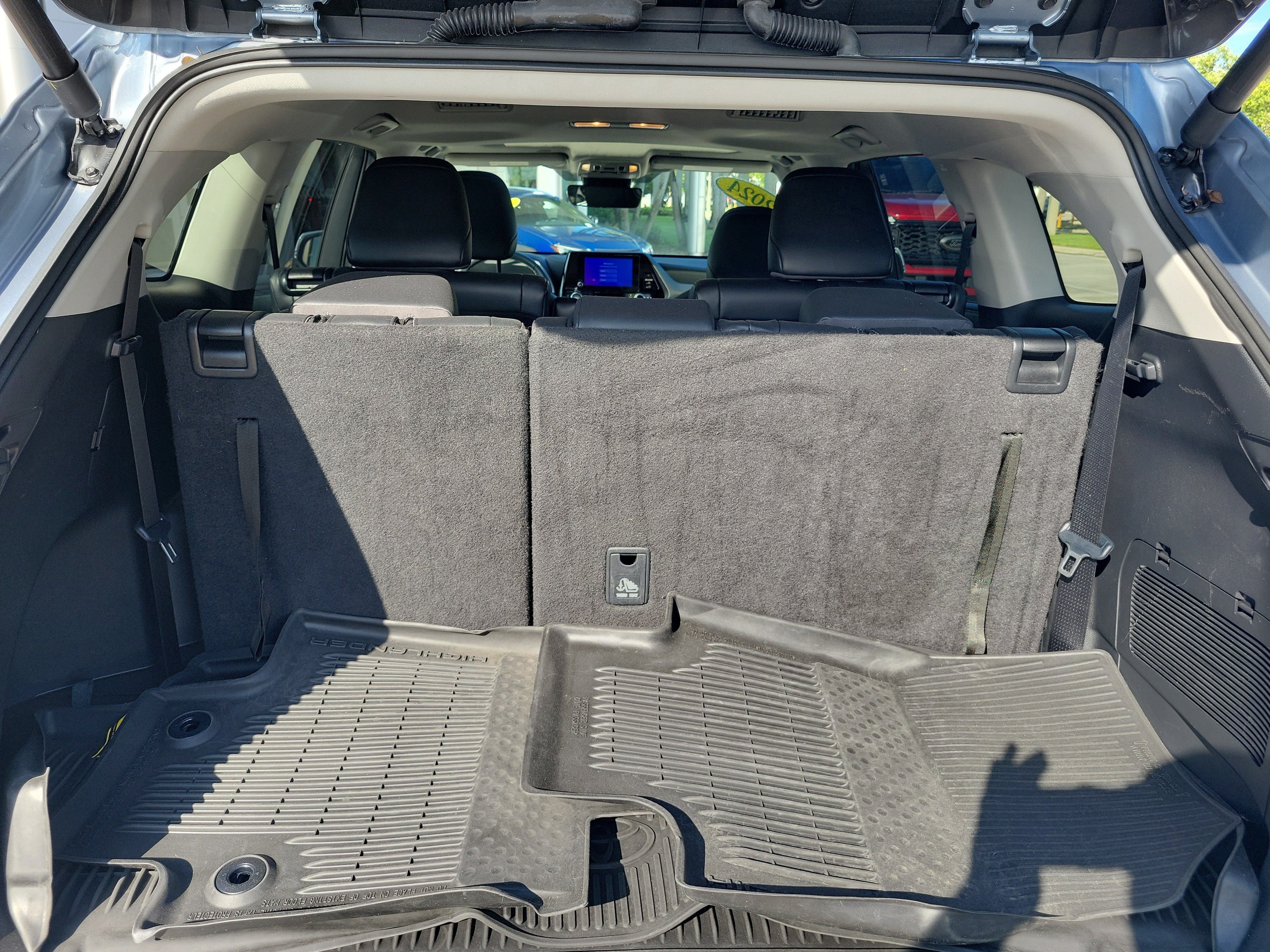 Used 2024 Toyota Highlander XLE FWD image 11