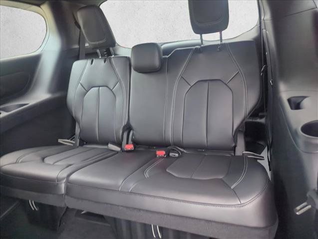 New 2026 Chrysler Pacifica Select FWD image 17