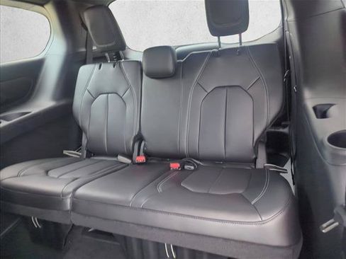 New 2026 Chrysler Pacifica Select FWD image 17