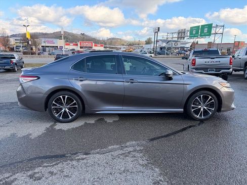 Used 2020 Toyota Camry SE image 7
