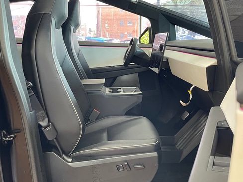 Used 2024 Tesla Cybertruck AWD Crew Cab image 21