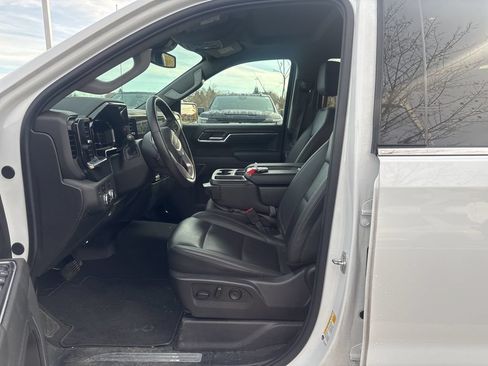 Used 2025 GMC Sierra 1500 SLT AWD/4WD image 11