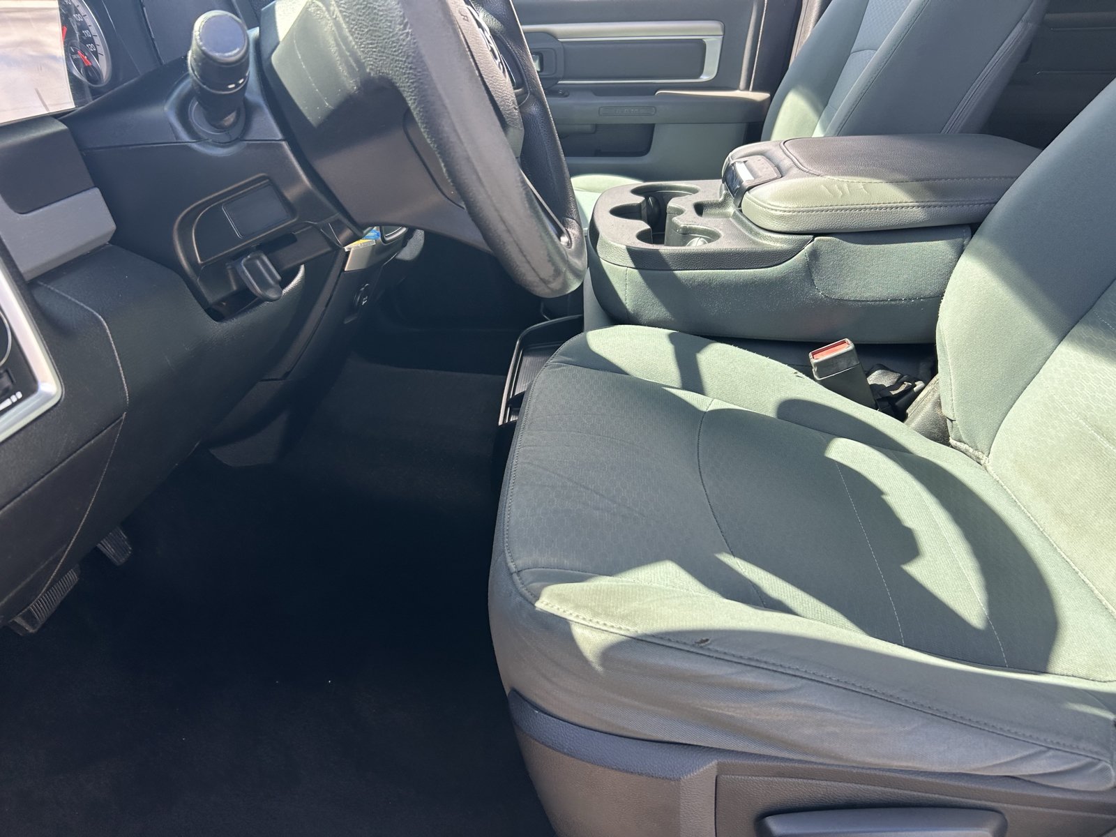 Used 2018 RAM 2500 SLT AWD/4WD image 15