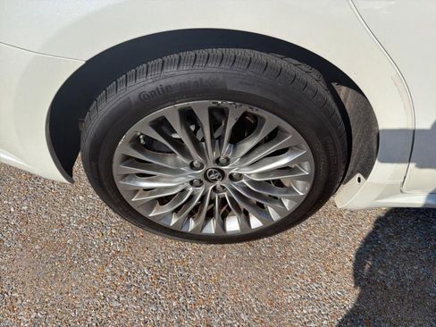 Used 2017 Toyota Avalon Limited image 27