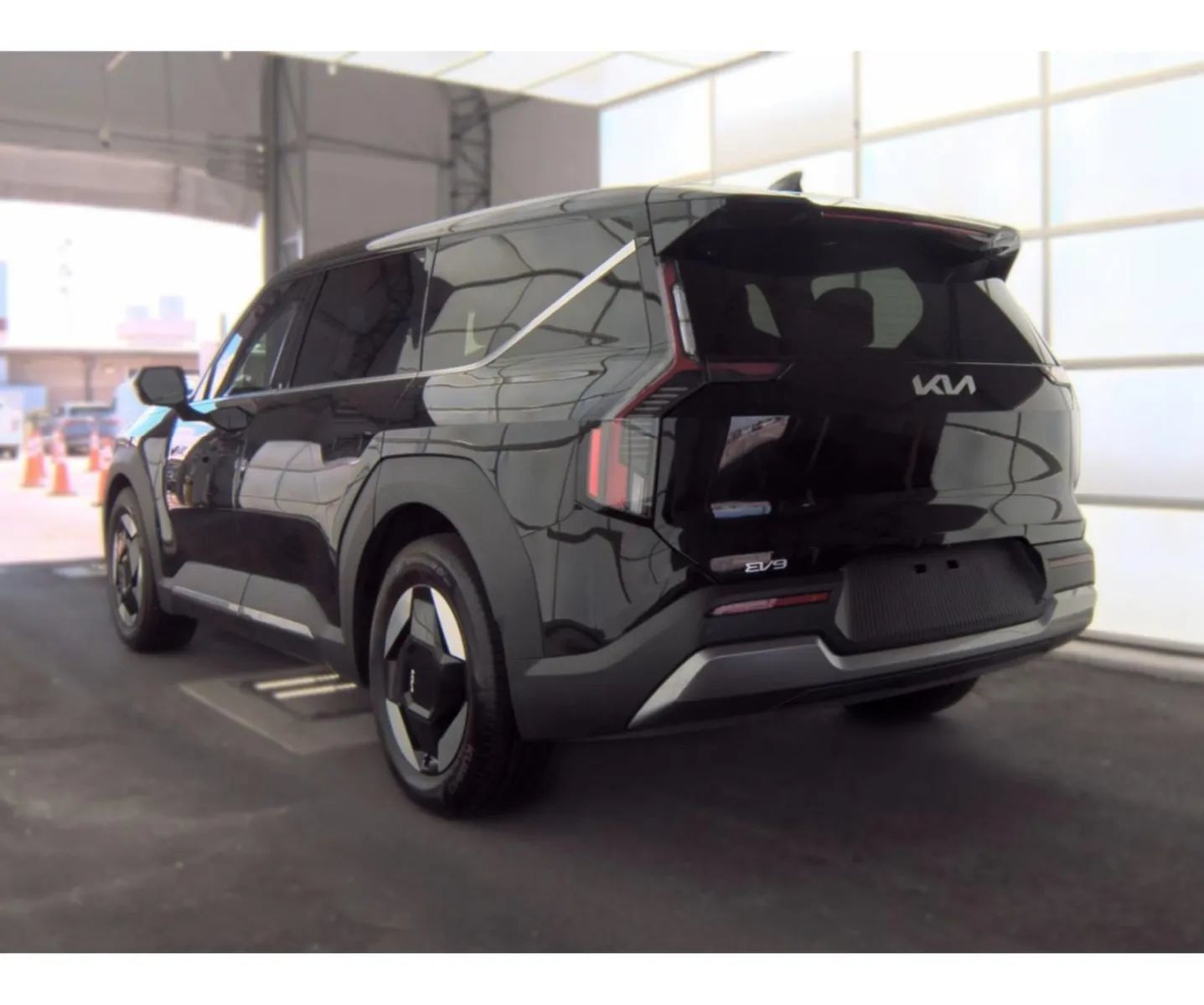 Used 2026 Kia EV9 Light RWD image 4