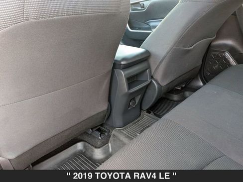 Used 2019 Toyota RAV4 LE image 33
