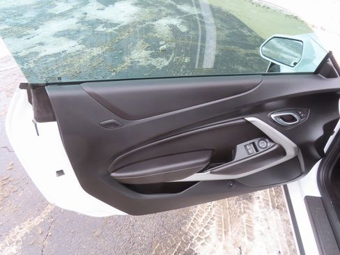 Used 2018 Chevrolet Camaro SS image 30