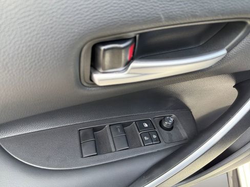 Used 2025 Toyota Corolla SE FWD image 21