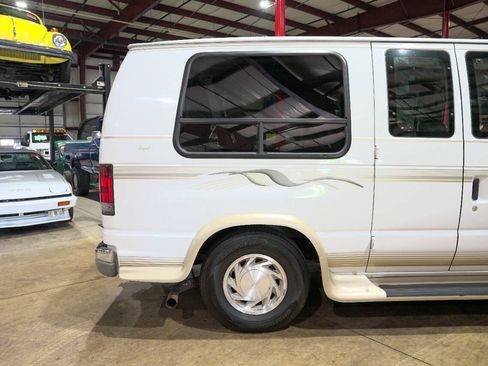 Used 2002 Ford E-150 and Econoline 150 RWD image 9