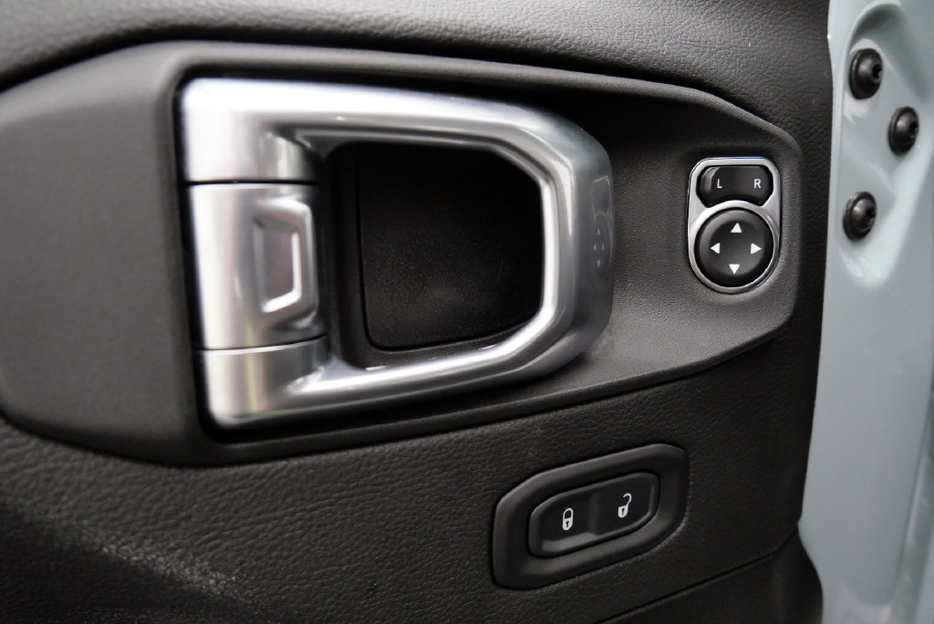 Used 2023 Jeep Gladiator Rubicon w/ LED Lighting Group AWD/4WD image 15