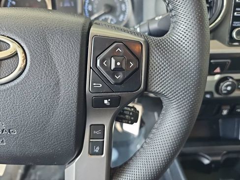 Used 2020 Toyota Tacoma SR5 RWD image 15