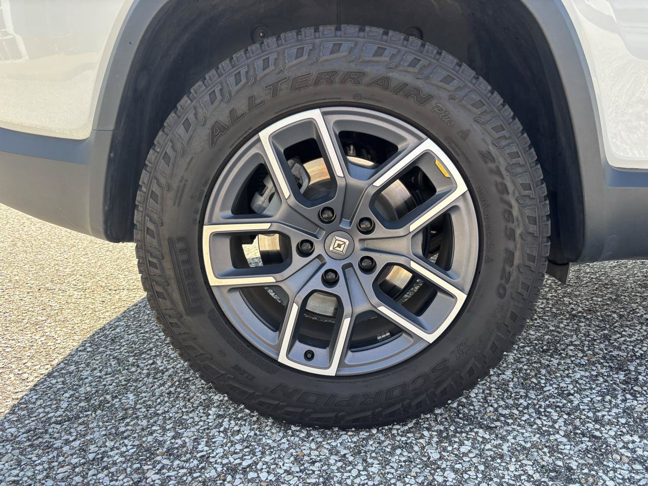 Used 2025 Rivian R1S Adventure Dual AWD/4WD image 30