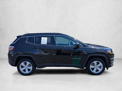 Used 2018 Jeep Compass Latitude w/ Popular Equipment Group FWD image 4
