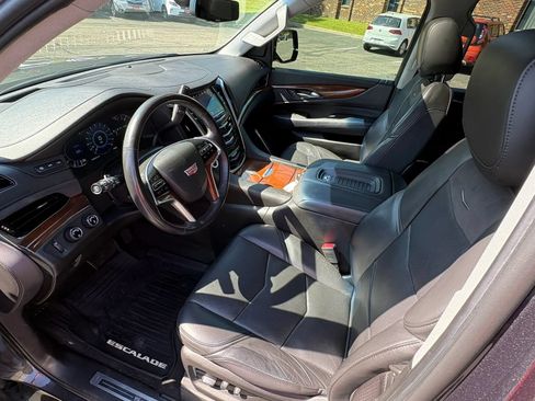 Used 2018 Cadillac Escalade Premium Luxury AWD/4WD image 28