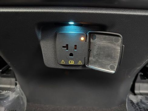 New 2025 Ford F150 King Ranch w/ FX4 Off-Road Package image 29