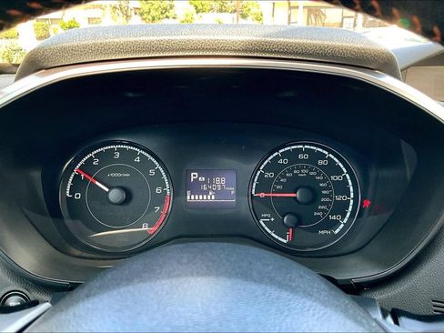 Used 2018 Subaru Crosstrek 2.0i Premium AWD/4WD image 11