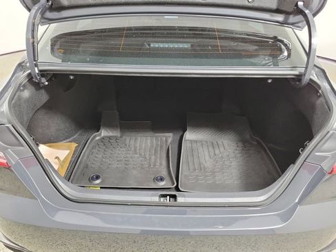 Used 2025 Toyota Camry SE image 10