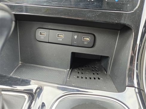 Certified 2024 Kia Carnival EX image 17