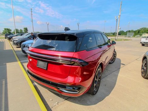 Used 2025 Lincoln Nautilus Reserve AWD/4WD image 3