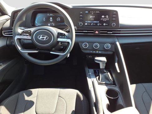 New 2025 Hyundai Elantra SE image 7