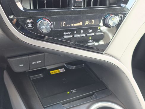 Used 2022 Toyota Camry XLE FWD image 21