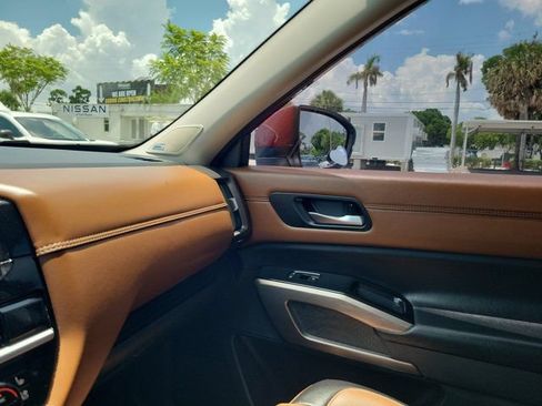 Certified 2025 Nissan Pathfinder Platinum w/ Cargo Package FWD image 30