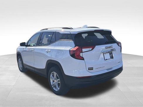 Used 2023 GMC Terrain SLE w/ Driver Convenience Package image 5