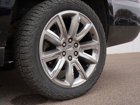 Used 2017 Chevrolet Suburban Premier AWD/4WD image 32