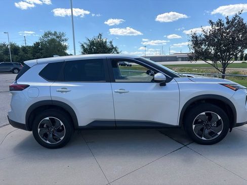 Used 2024 Nissan Rogue SV AWD/4WD image 23