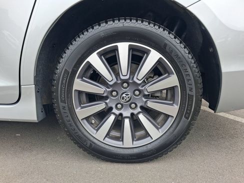 Used 2020 Toyota Sienna XLE Premium AWD/4WD image 9