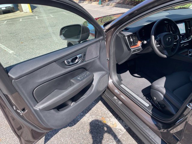 Certified 2025 Volvo V60 B5 Cross Country Plus AWD/4WD image 11