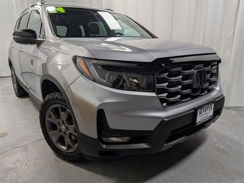 Used 2024 Honda Passport TrailSport image 2