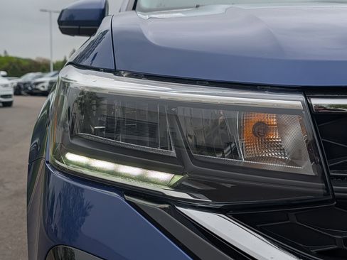 Certified 2022 Volkswagen Taos SE AWD/4WD image 16
