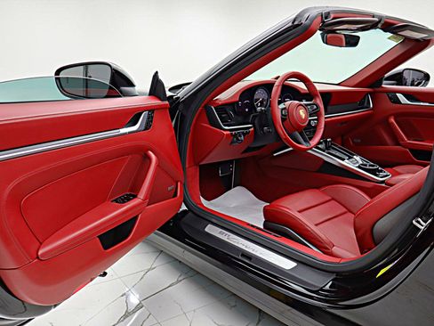 Used 2020 Porsche 911 Carrera 4S AWD/4WD image 45