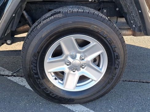 Used 2022 Jeep Gladiator Sport image 12