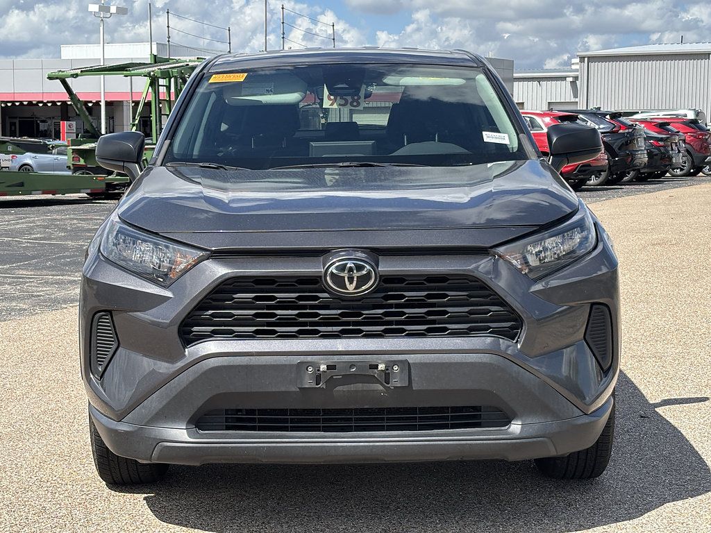 Used 2022 Toyota RAV4 LE FWD image 3